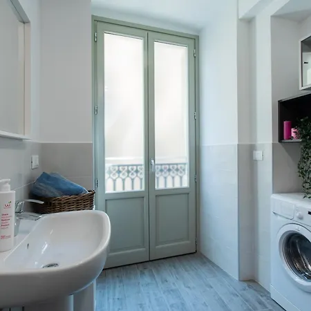 Rosso E Blu Di San Salvario By Wonderful Italy Турин